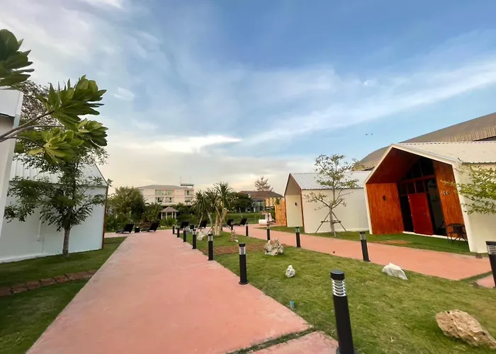 The O-zone Airport Riviera 3*